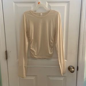 Lululemon long sleeve off white top with scrunched sides size 4
